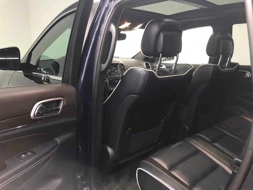 Used 2017 Jeep Grand Cherokee Overland w/ Jeep Active Safety Group image 27