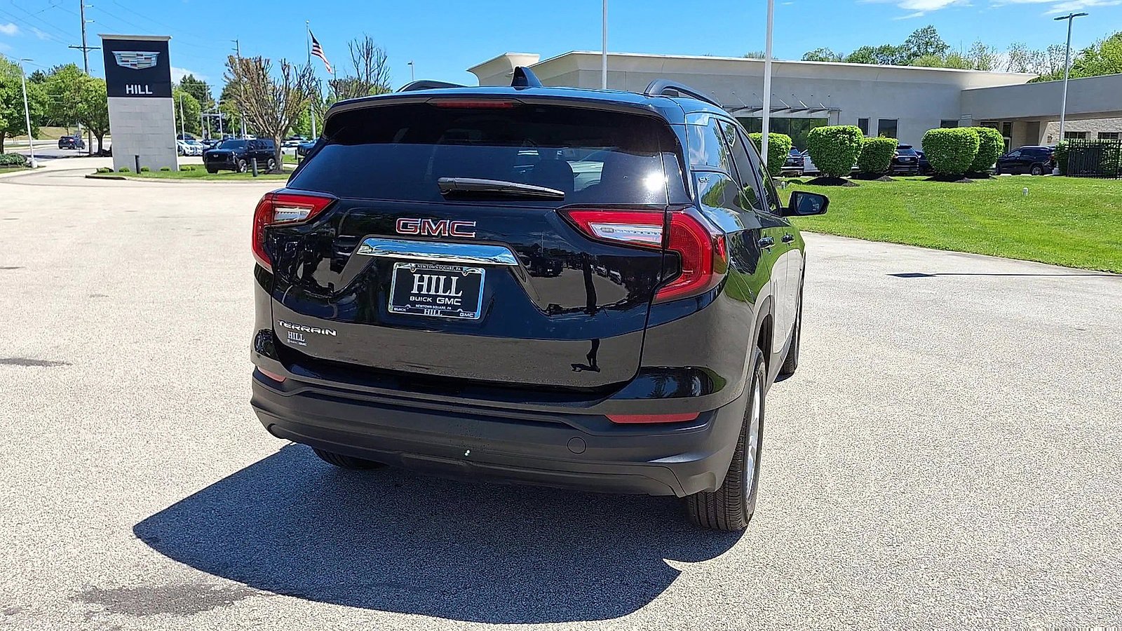 Used 2023 GMC Terrain SLE w/ Driver Convenience Package FWD image 8
