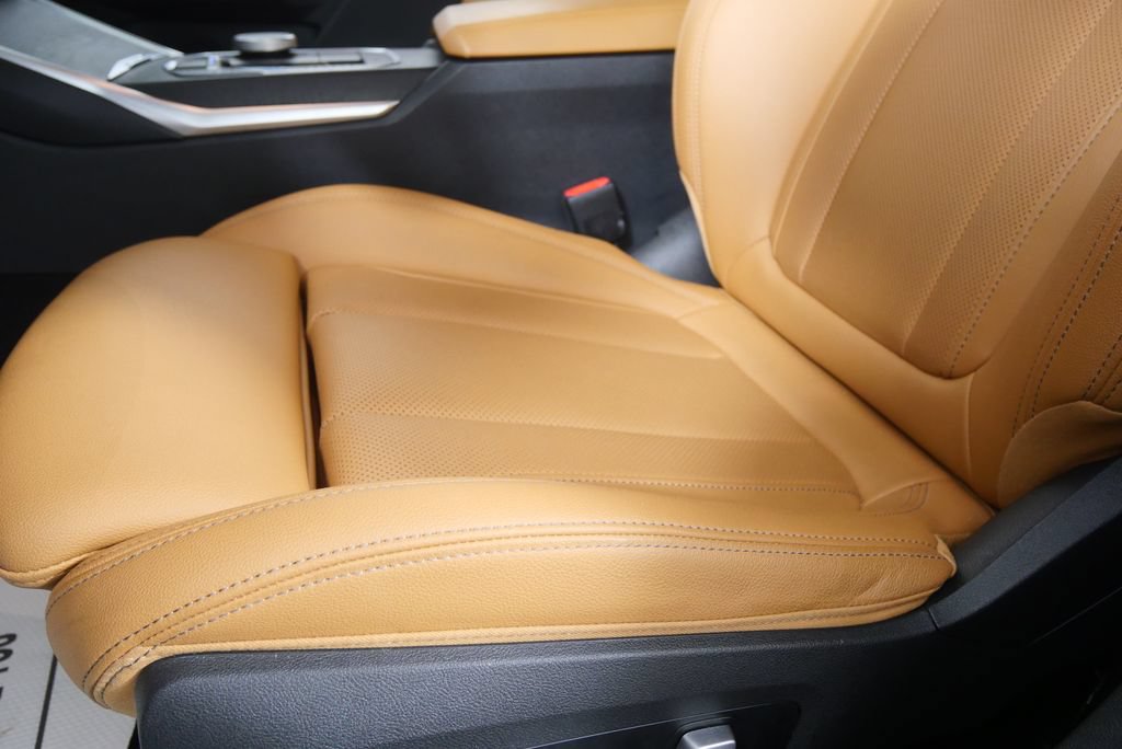 Used 2023 BMW i4 eDrive35 RWD image 9