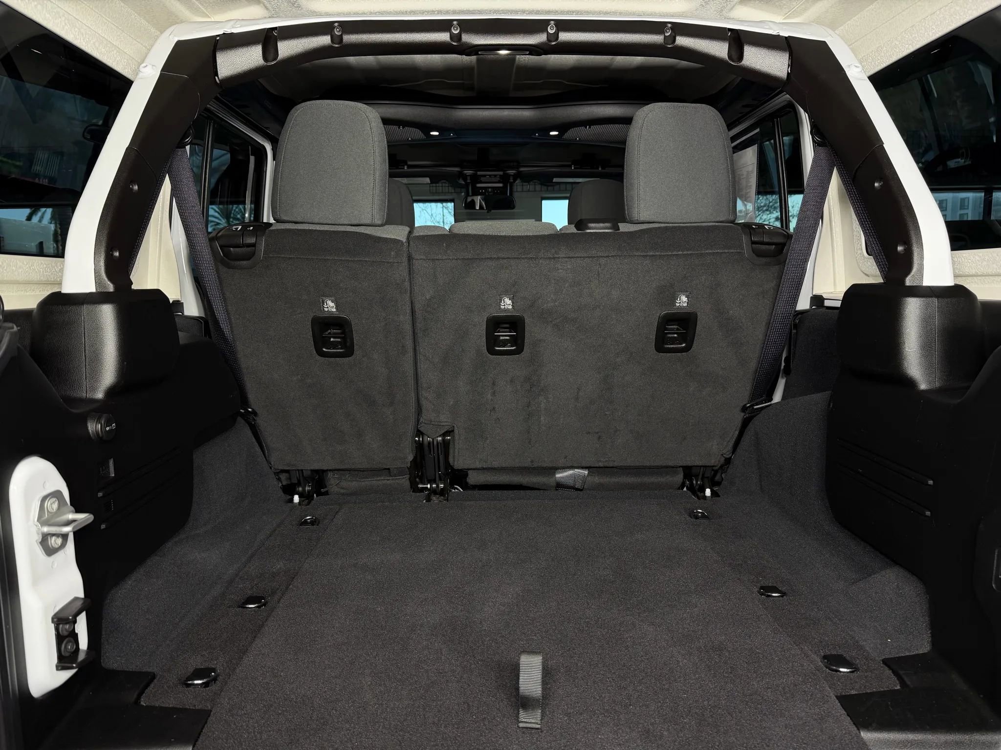 Used 2025 Jeep Wrangler Unlimited Rubicon image 23