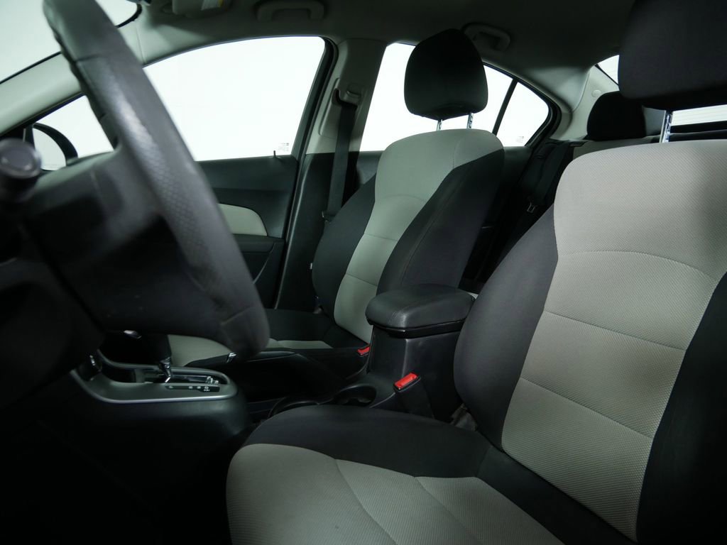 Used 2014 Chevrolet Cruze LS FWD image 15