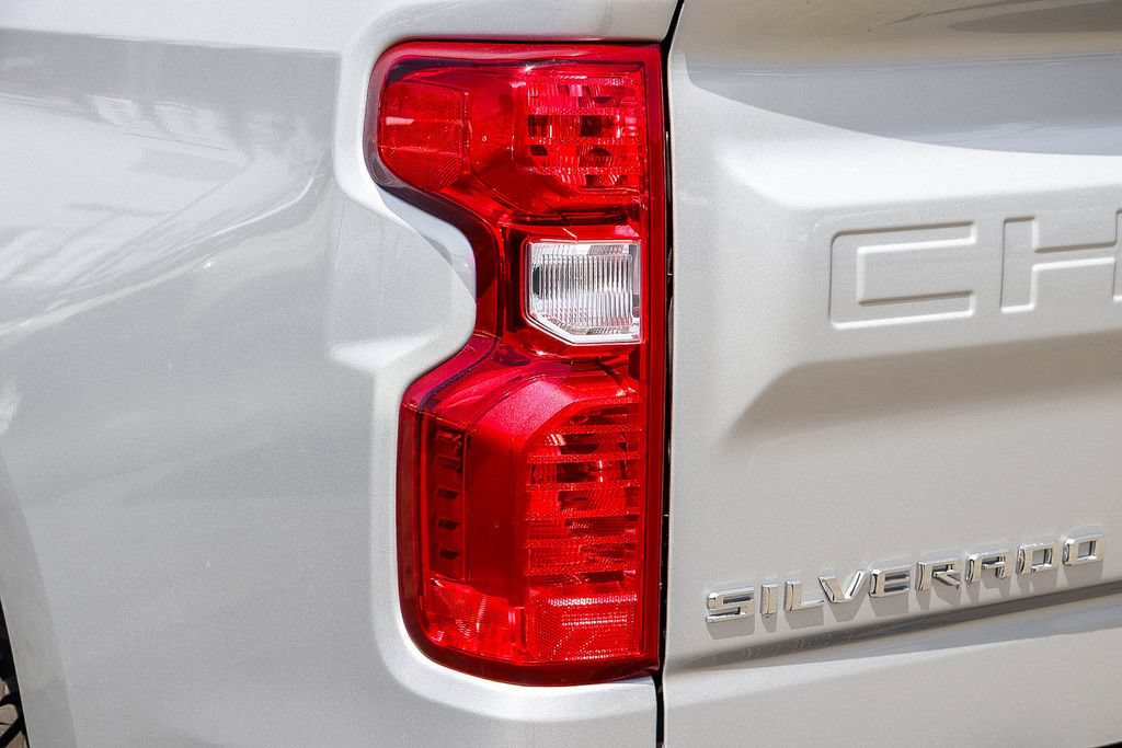 Used 2022 Chevrolet Silverado 1500 LT w/ Z71 Off-Road Package AWD/4WD image 11