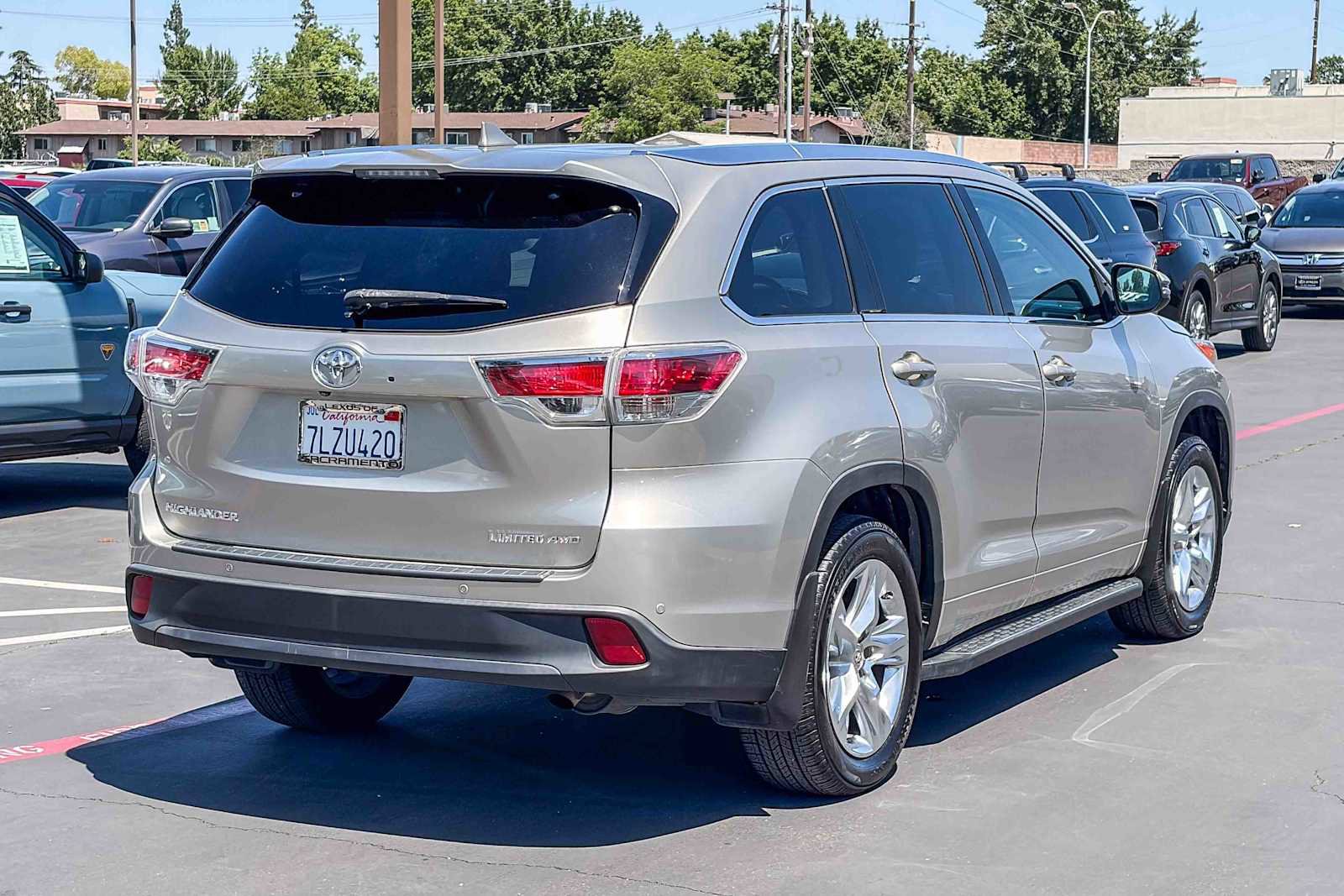 Used 2015 Toyota Highlander Limited Platinum AWD/4WD image 4