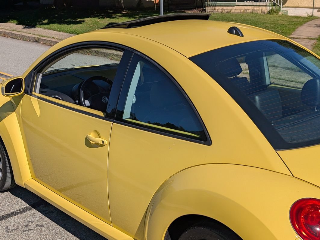 Used 2008 Volkswagen Beetle SE FWD image 33