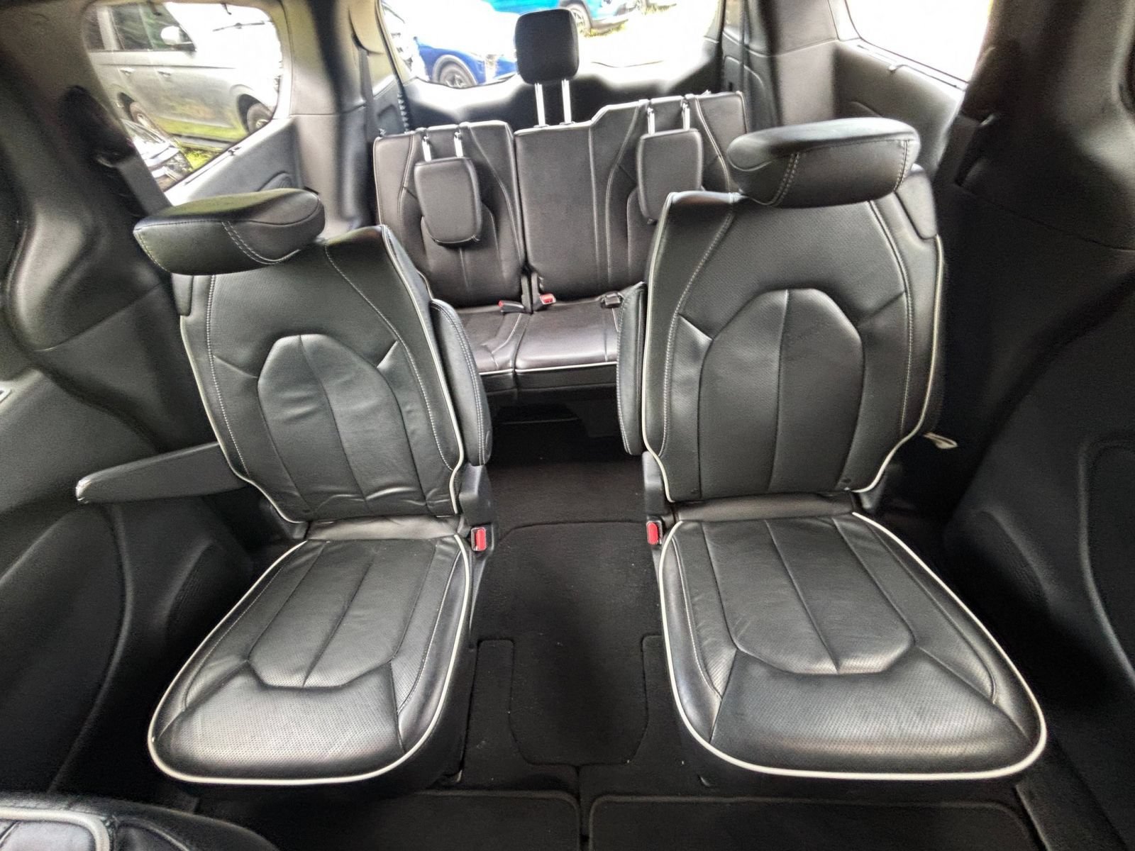 Used 2025 Chrysler Pacifica Limited FWD image 42