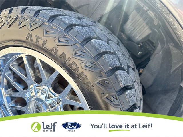 Used 2017 Nissan Titan SV image 38