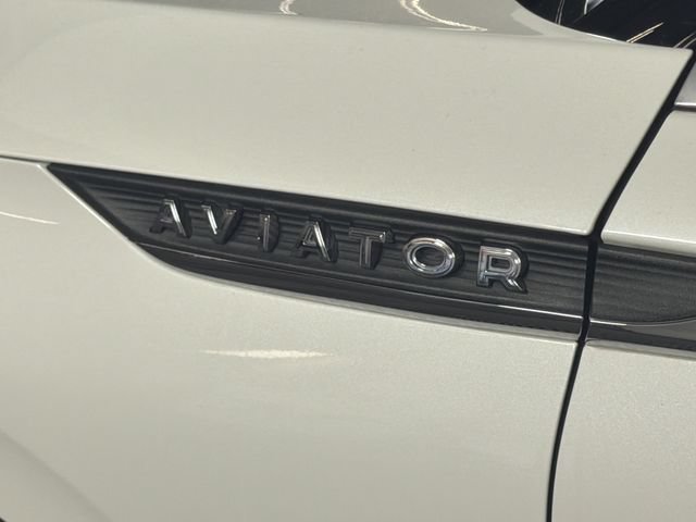 Used 2023 Lincoln Aviator AWD w/ Premium Package image 27