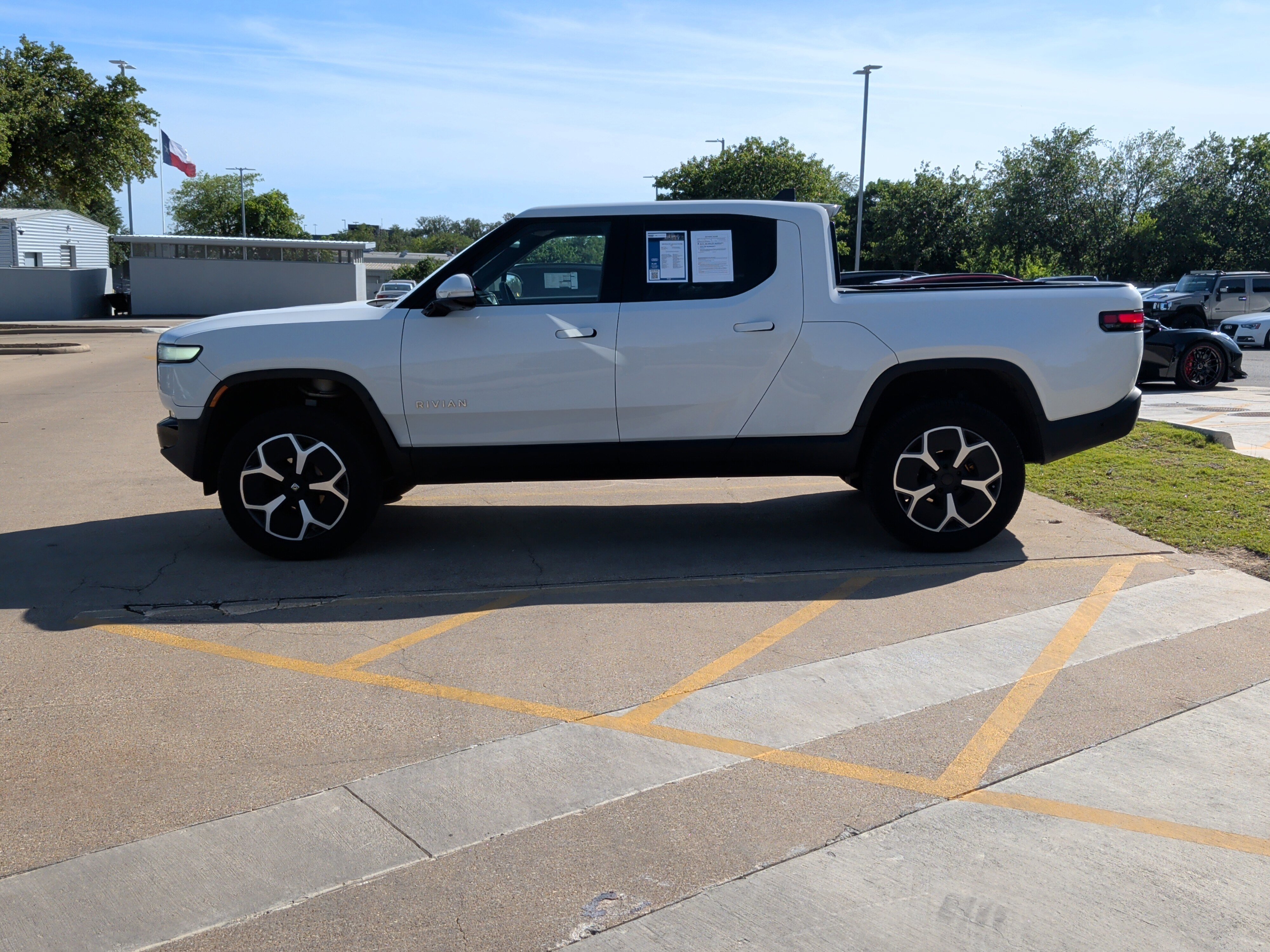 Used 2022 Rivian R1T Adventure AWD/4WD image 7