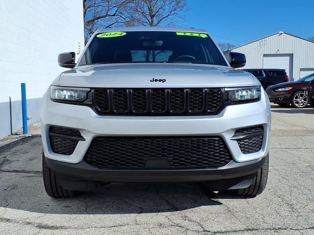 Used 2024 Jeep Grand Cherokee Altitude image 9