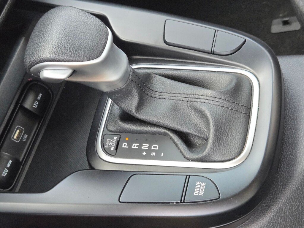 Used 2024 Kia Soul LX w/ Option Group 015 FWD image 15