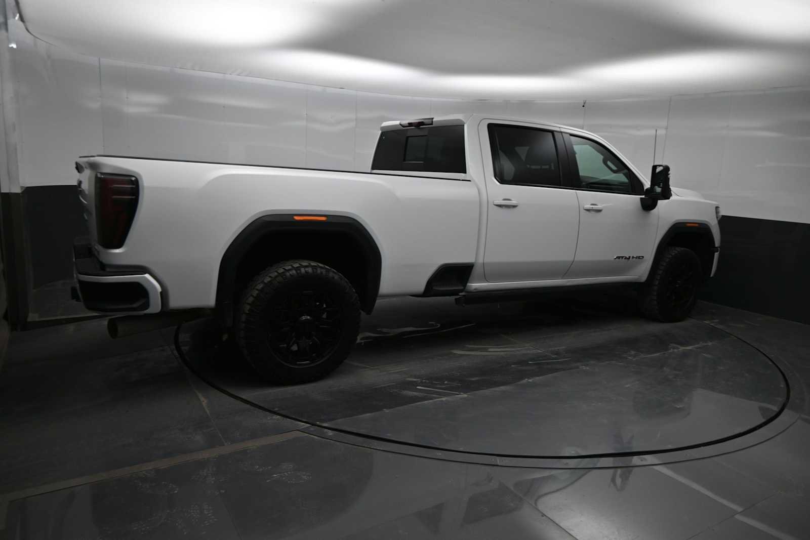 Used 2024 GMC Sierra 2500 AT4 w/ AT4 Premium Plus Package AWD/4WD image 21