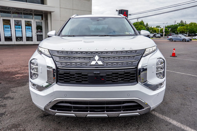 New 2025 Mitsubishi Outlander SEL image 2