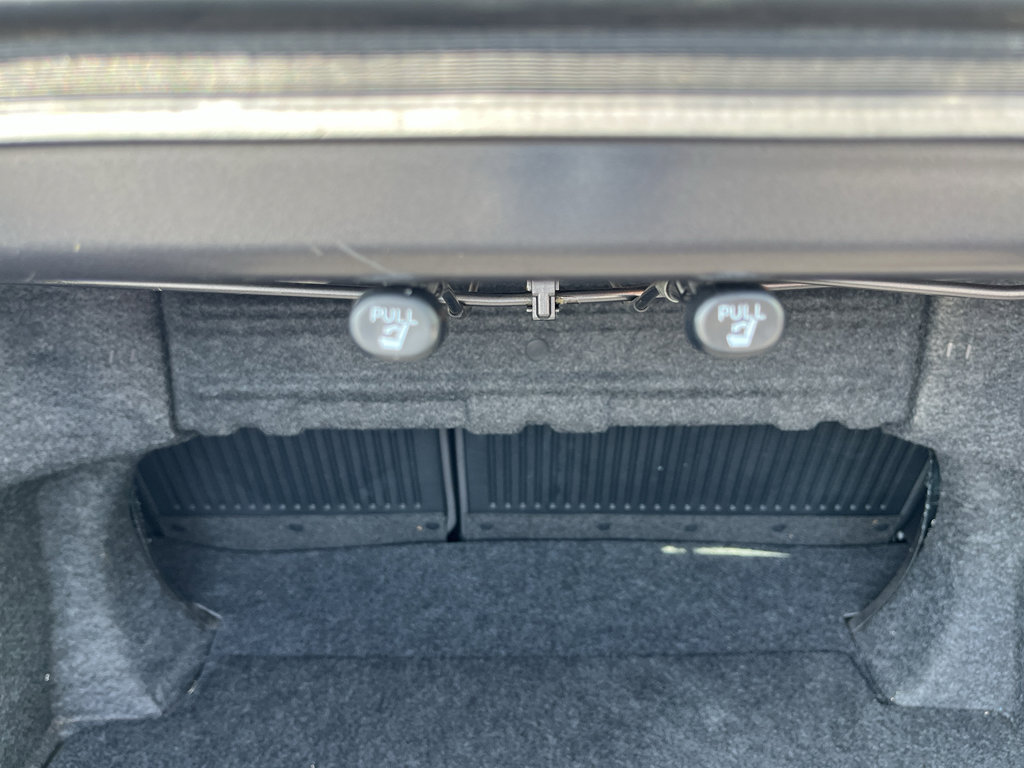 Used 2014 Toyota Camry SE w/ Moonroof Package FWD image 30