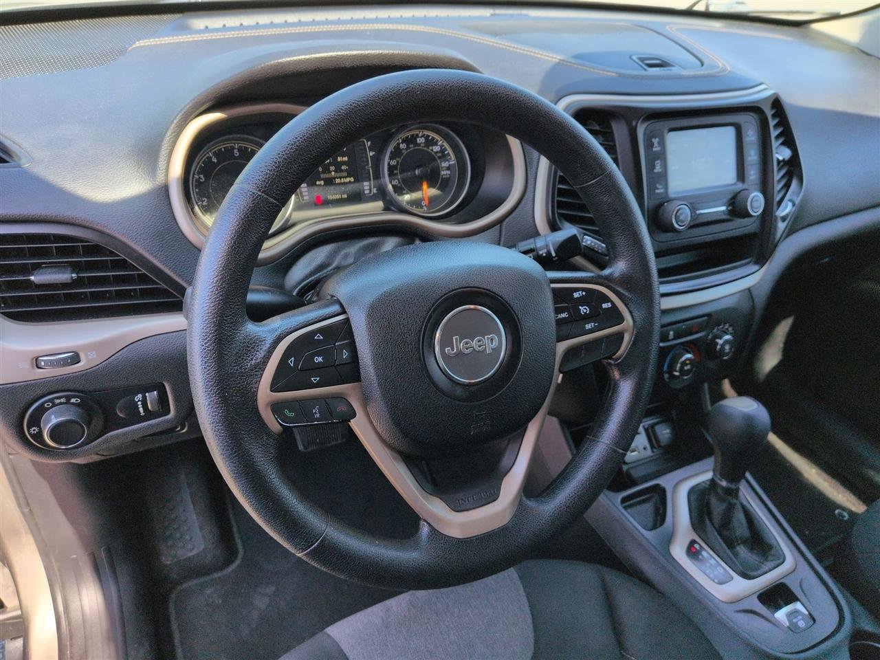 Used 2017 Jeep Cherokee Sport FWD image 16