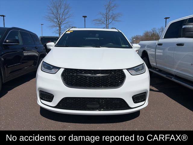 Certified 2021 Chrysler Pacifica Limited w/ Premium & Safety Sphere Group image 2