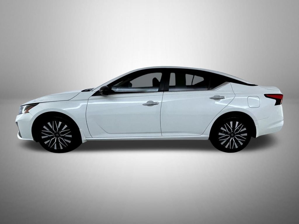 Used 2024 Nissan Altima 2.5 SV AWD/4WD image 9