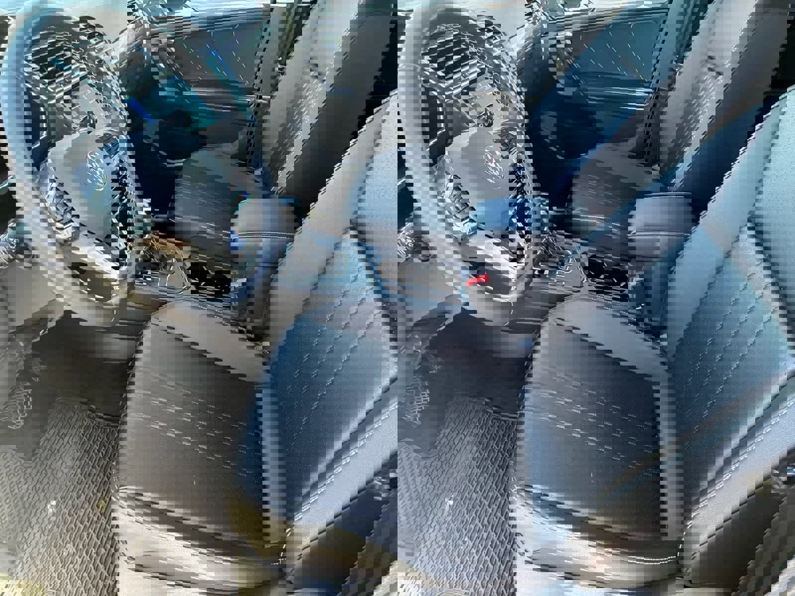 Used 2022 Volkswagen Tiguan SE image 13