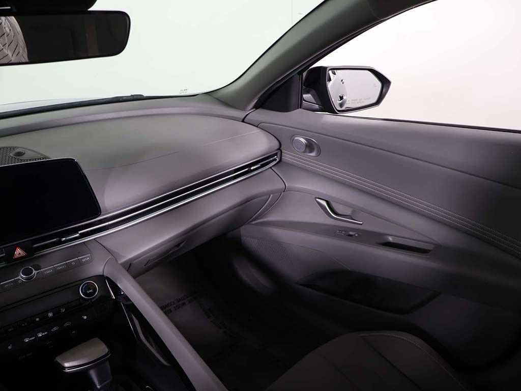 Used 2025 Hyundai Elantra SEL FWD image 37