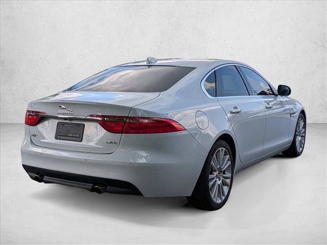 Used 2020 Jaguar XF Premium RWD image 5