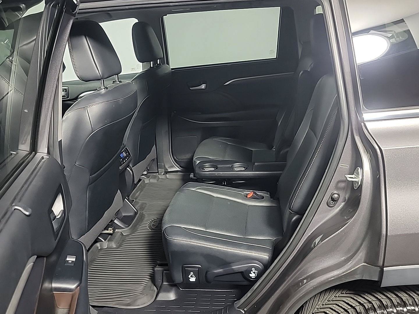 Used 2018 Toyota Highlander Limited AWD/4WD image 17