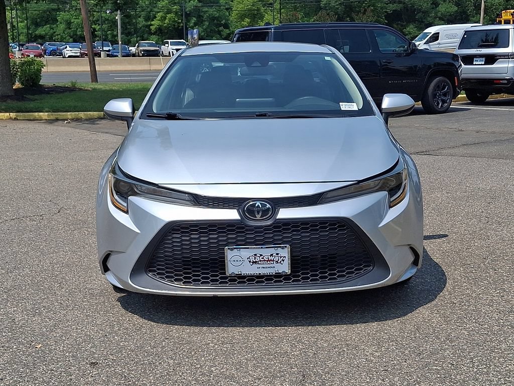 Used 2022 Toyota Corolla LE FWD image 3