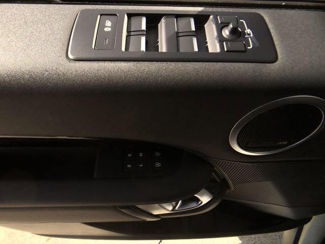 Used 2024 Land Rover Discovery S image 5