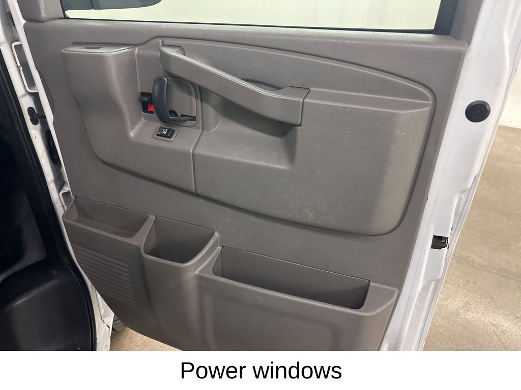 Used 2017 Chevrolet Express 2500 image 22