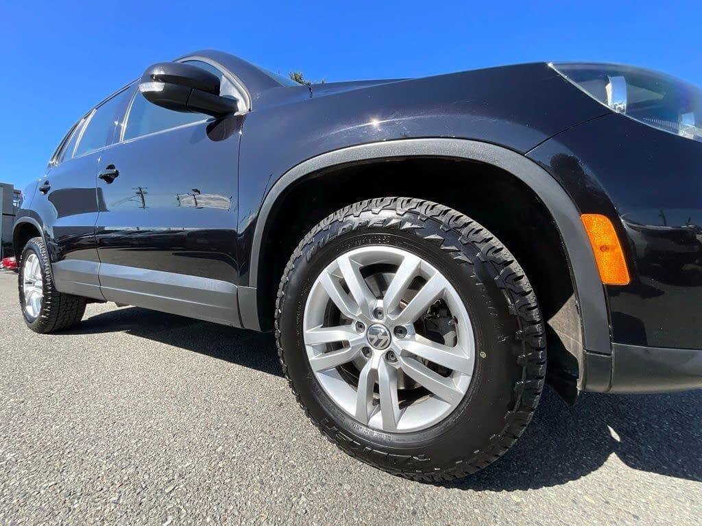 Used 2017 Volkswagen Tiguan S image 10