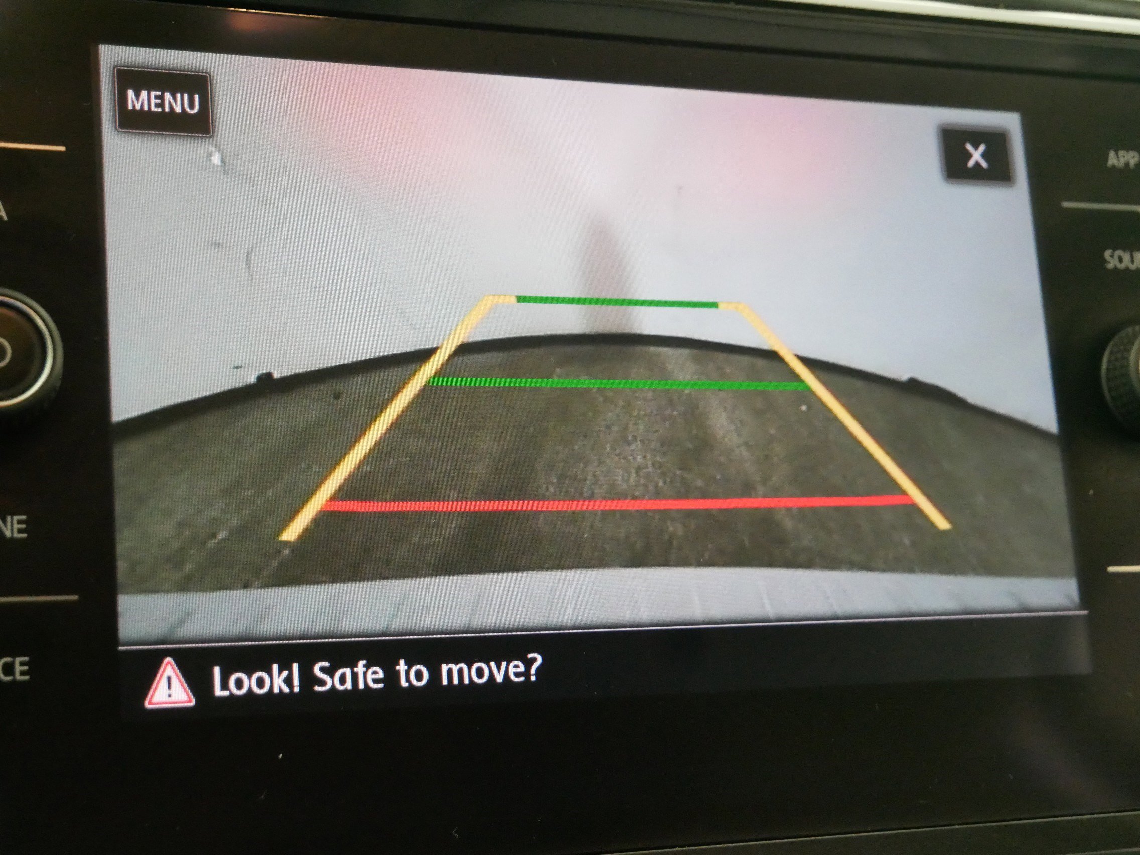 Used 2019 Volkswagen Tiguan SE image 33