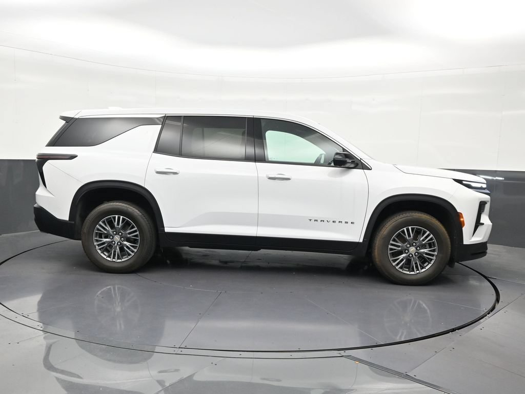 Used 2024 Chevrolet Traverse LS FWD image 6