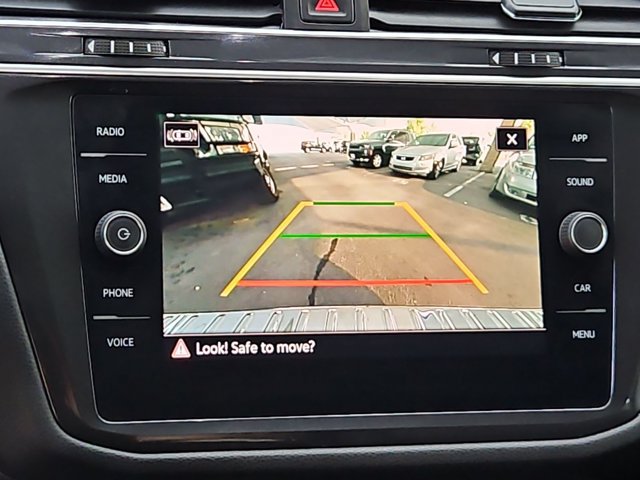 Used 2023 Volkswagen Tiguan SE w/ Panoramic Sunroof Package FWD image 14