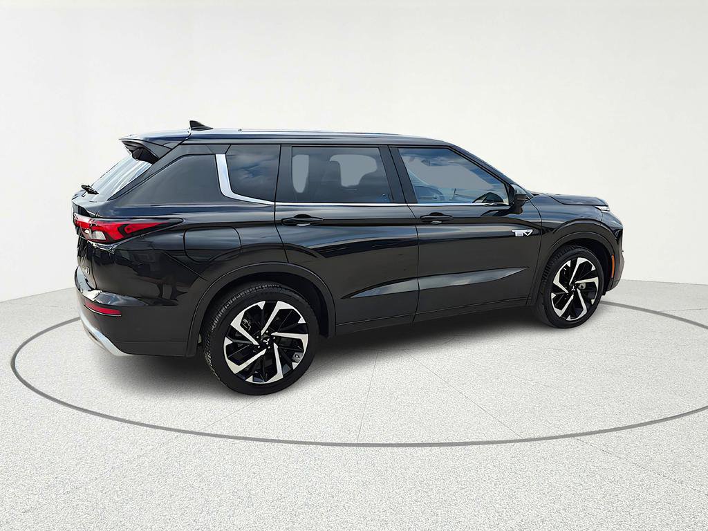 Used 2023 Mitsubishi Outlander SE image 7
