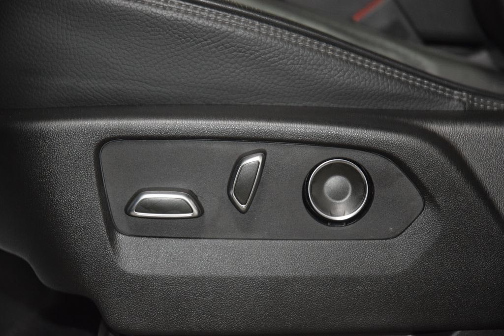 Used 2024 GMC Yukon XL Denali AWD/4WD image 42