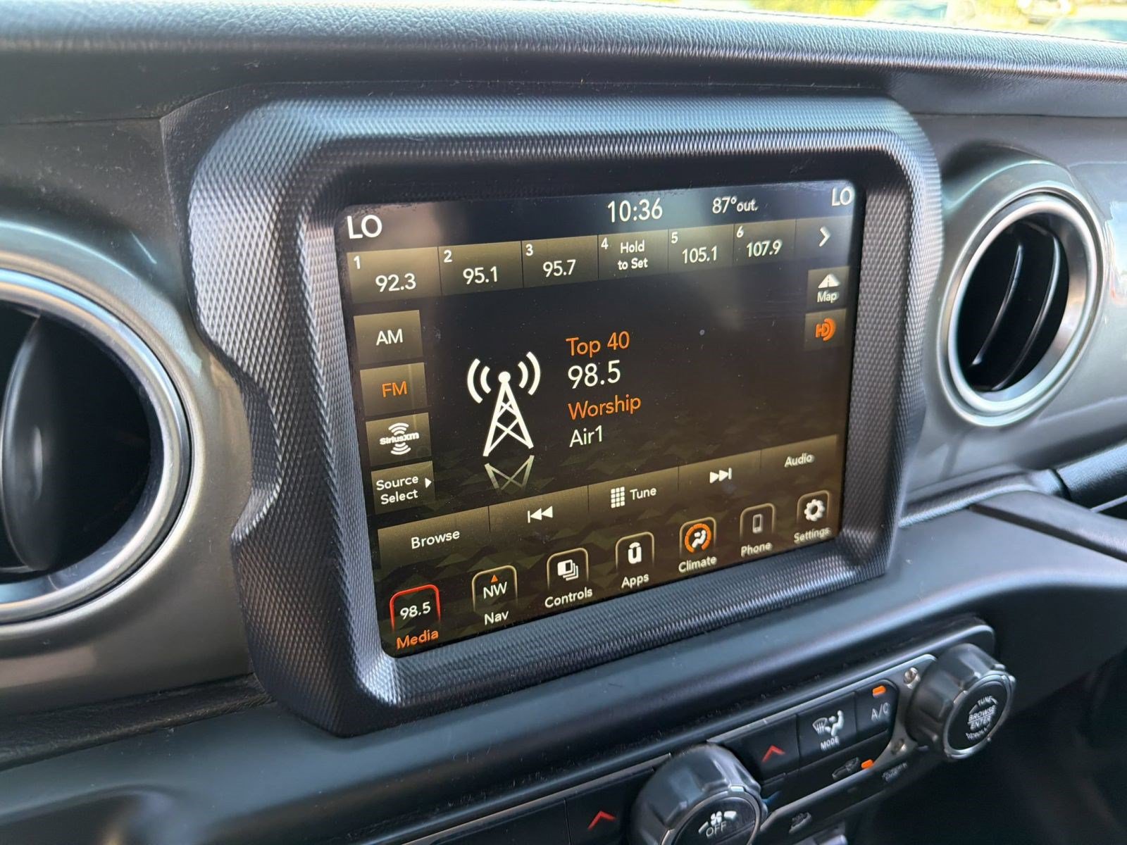 Used 2020 Jeep Wrangler Unlimited Sahara w/ Uconnect 4C Nav & Sound Group AWD/4WD image 20