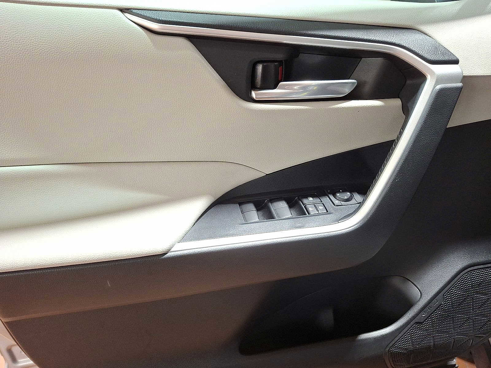 Used 2021 Toyota RAV4 XLE image 10