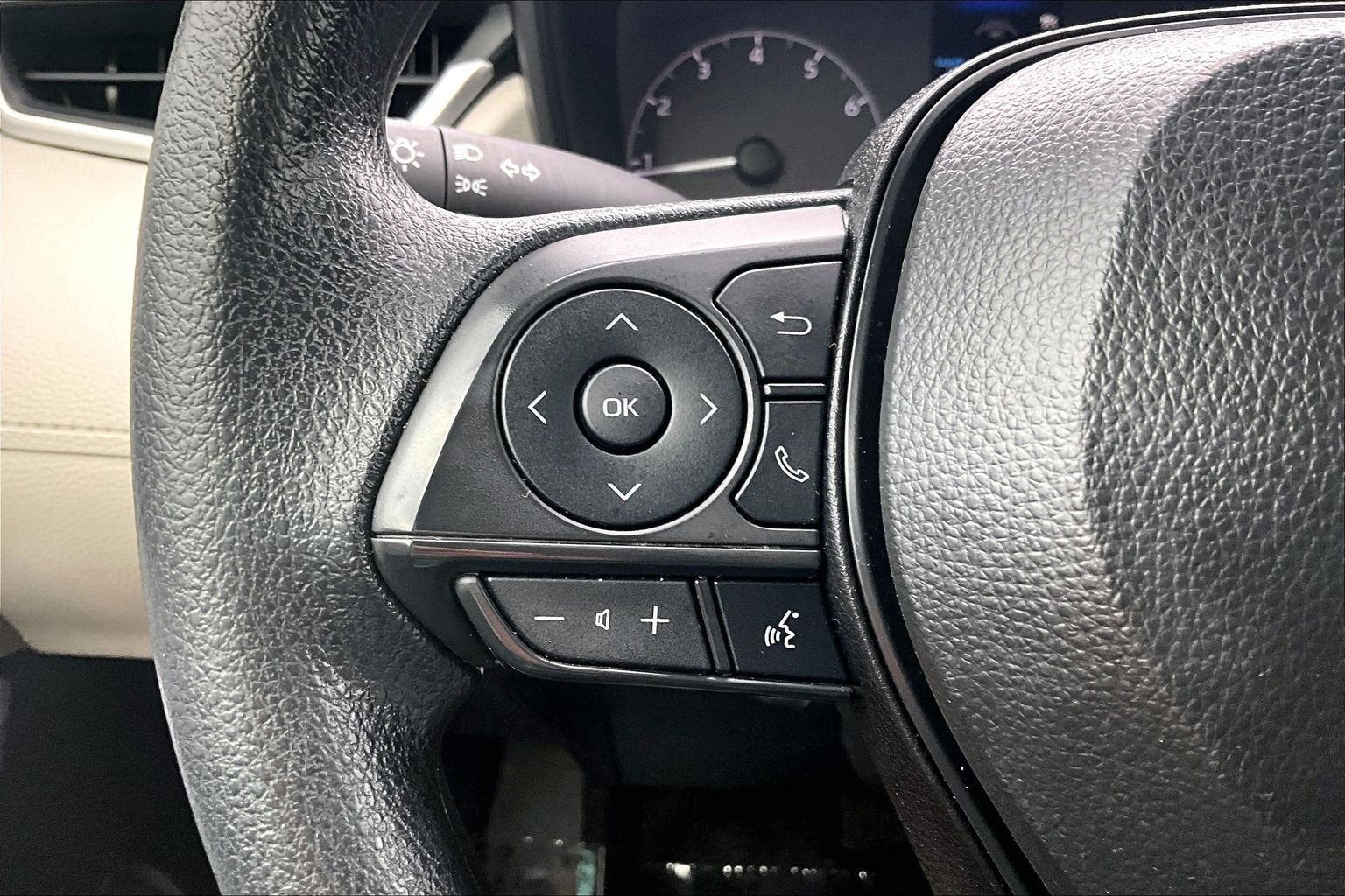 Used 2025 Toyota Corolla Cross L FWD image 16