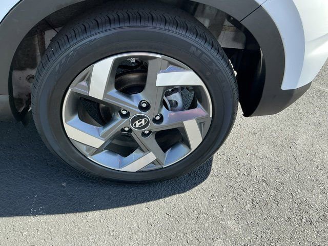 Used 2025 Hyundai Venue Limited FWD image 9