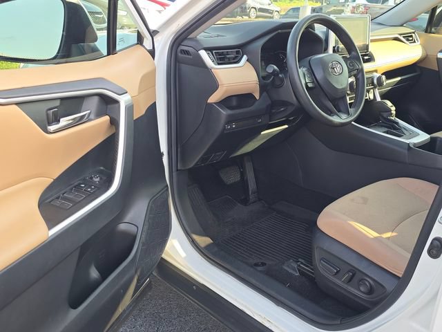 Used 2023 Toyota RAV4 XLE w/ Convenience Package FWD image 9