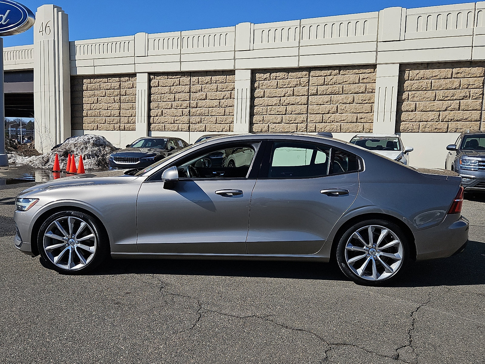 Used 2020 Volvo S60 T6 Momentum w/ Protection Package image 7