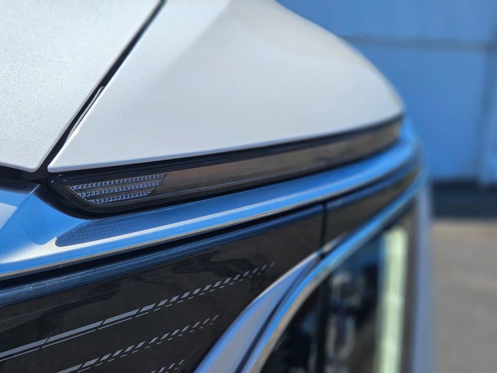 New 2025 Cadillac Lyriq Luxury w/ LPO, Floor Liner Package image 10