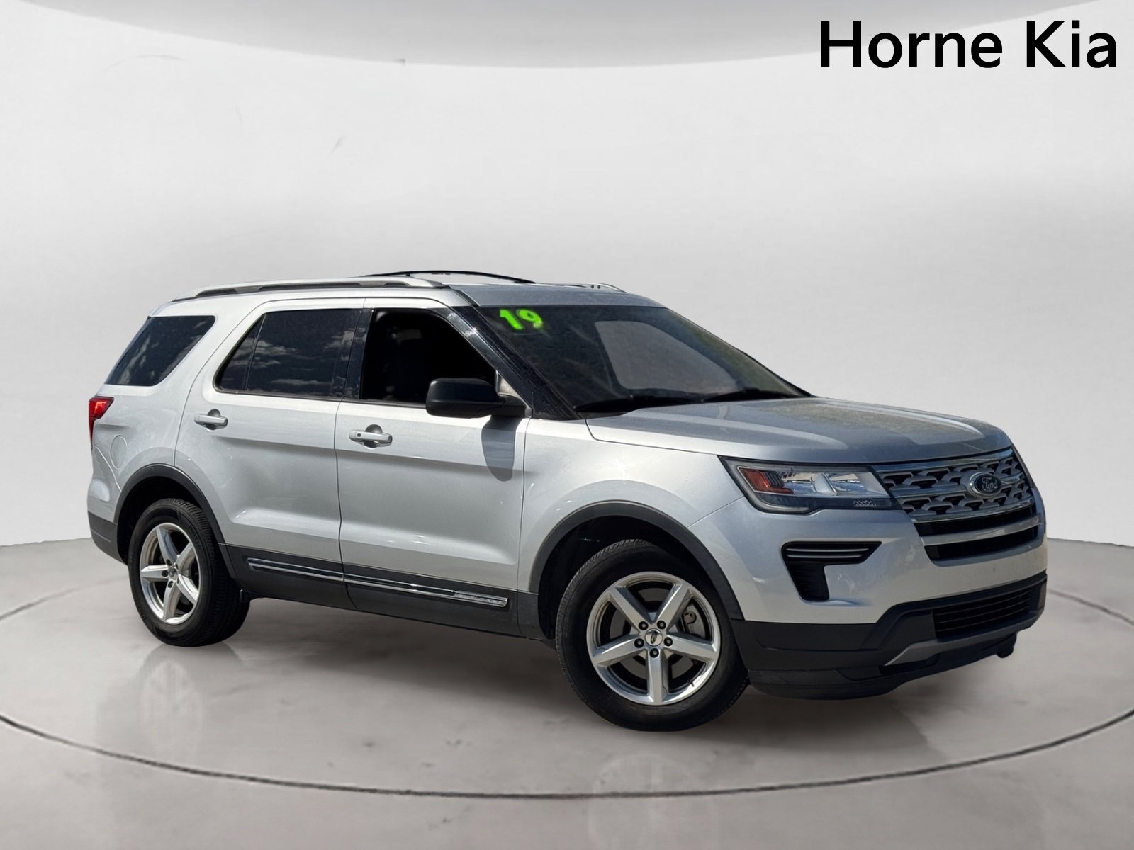 Used 2019 Ford Explorer XLT w/ Class III Trailer Tow Package FWD image 2