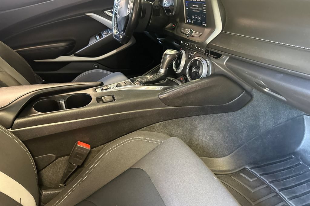 Used 2020 Chevrolet Camaro LT RWD image 15