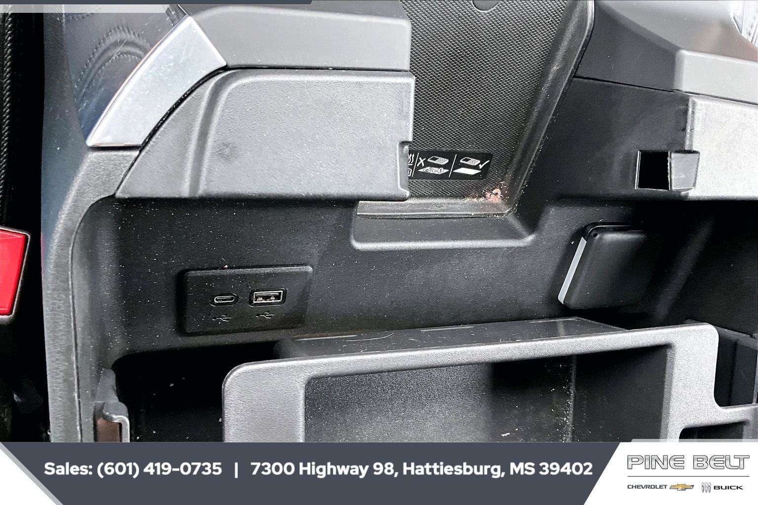Used 2024 Chevrolet Silverado 1500 High Country w/ Technology Package AWD/4WD image 24