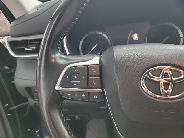Used 2021 Toyota Highlander XLE FWD image 16