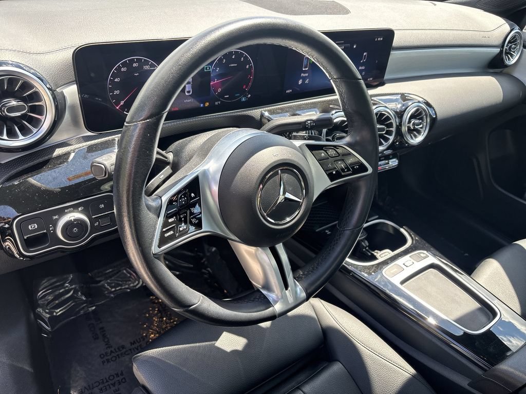 Used 2025 Mercedes-Benz CLA 250 4MATIC image 11