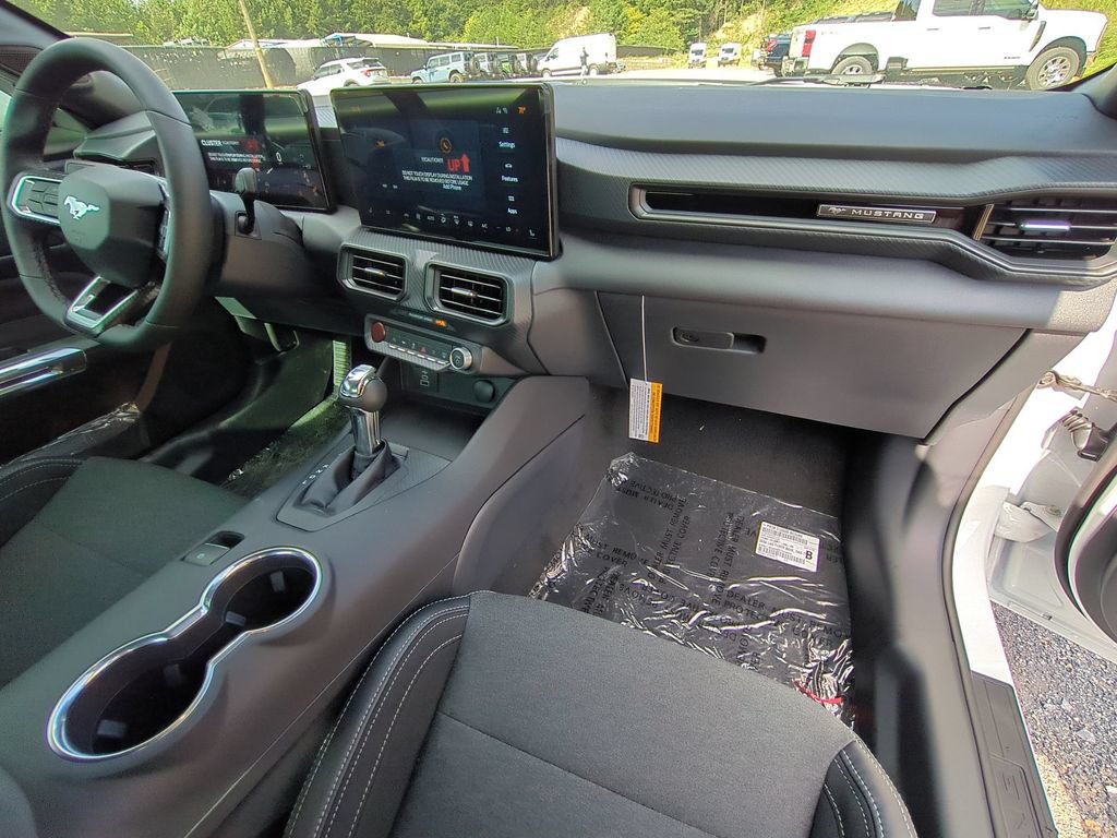 Used 2025 Ford Mustang Coupe RWD image 21