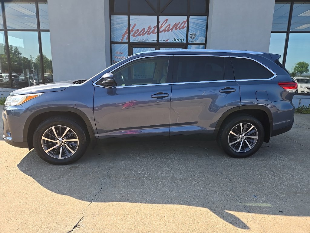 Used 2019 Toyota Highlander XLE FWD image 5