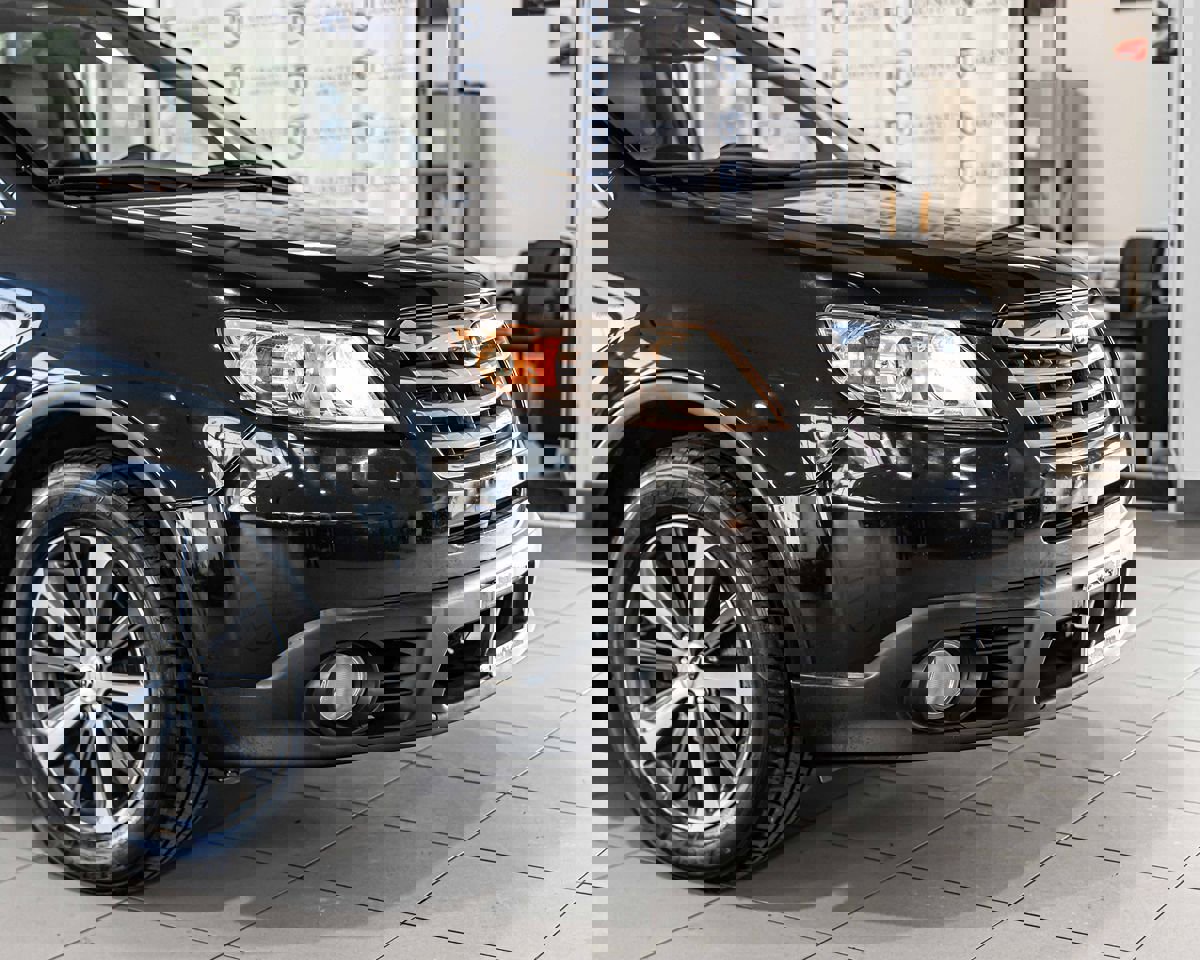 Used 2010 Subaru Tribeca Limited image 4