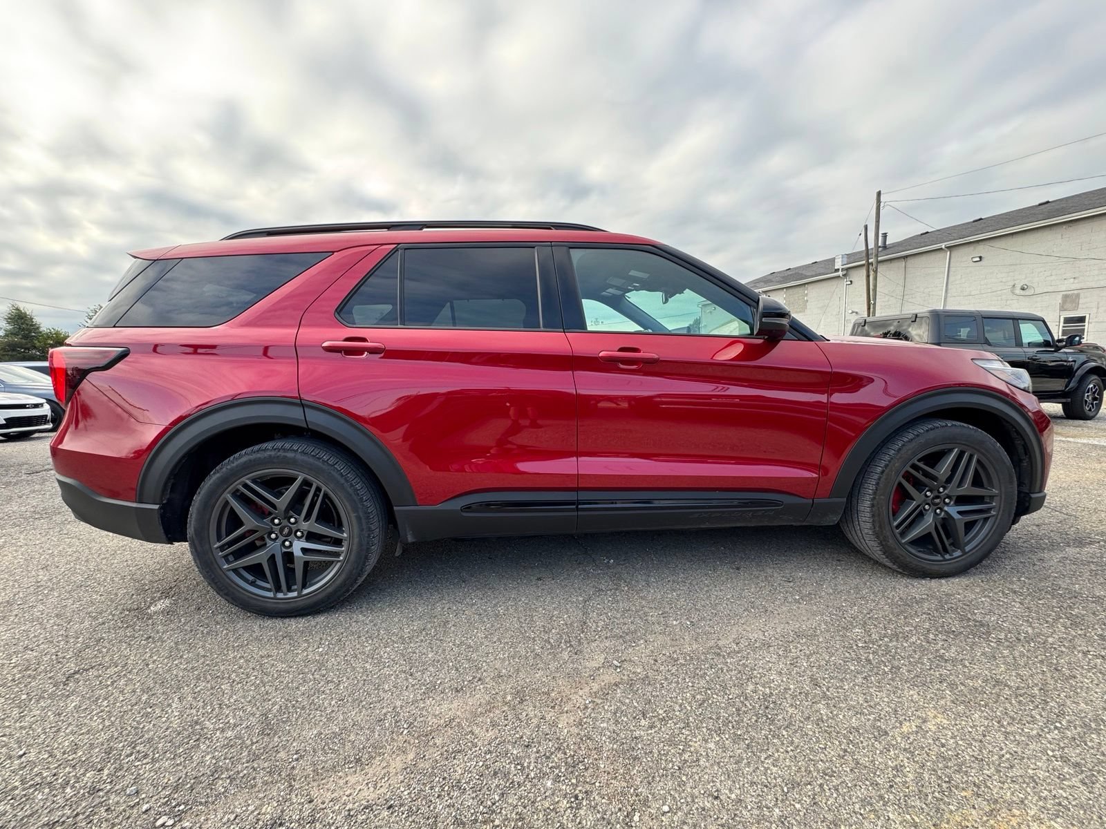 Used 2025 Ford Explorer ST AWD/4WD image 7