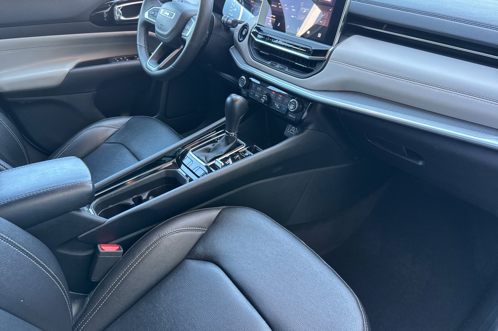 Used 2025 Jeep Compass Limited AWD/4WD image 33